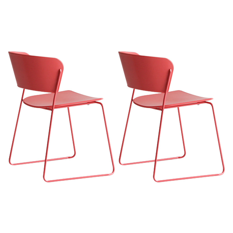 Binnen de stoelen voor de zijkant van de binnenkant van de binnenkant van de achterstoelen.