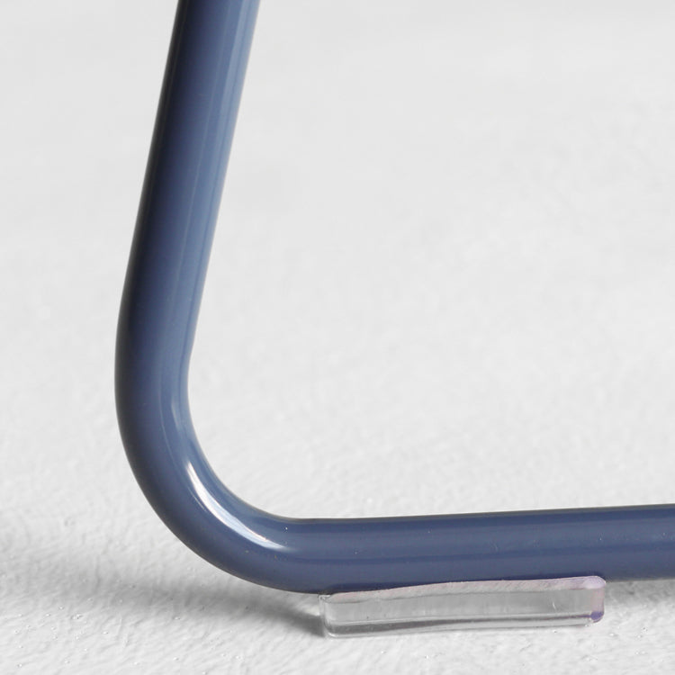 Binnen de stoelen voor de zijkant van de binnenkant van de binnenkant van de achterstoelen.