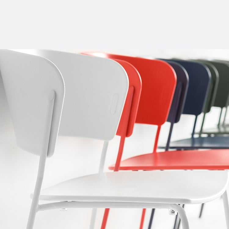 Binnen de stoelen voor de zijkant van de binnenkant van de binnenkant van de achterstoelen.