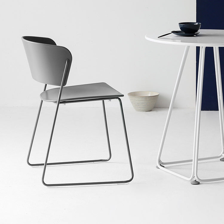 Binnen de stoelen voor de zijkant van de binnenkant van de binnenkant van de achterstoelen.