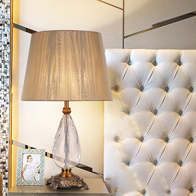 Eigentijdse tafellamp met 1 lamp, beige brede flare, kleine bureaulamp met stoffen kap