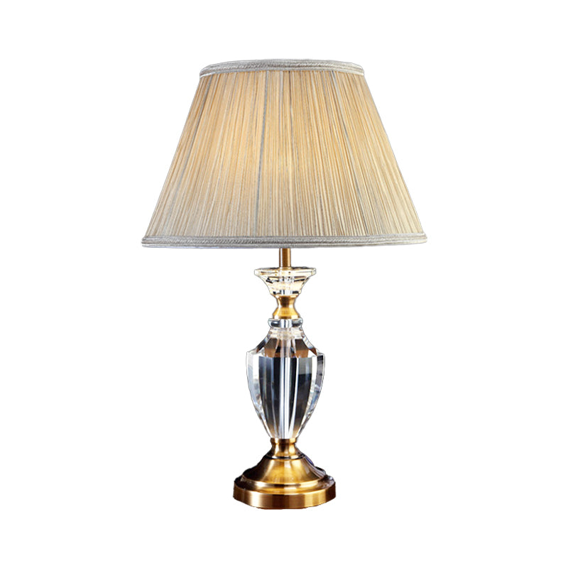 Lámpara de escritorio de urna beige Lámpara de mesa moderna de cristal biselado de 1 cabezal con pantalla de tela cónica