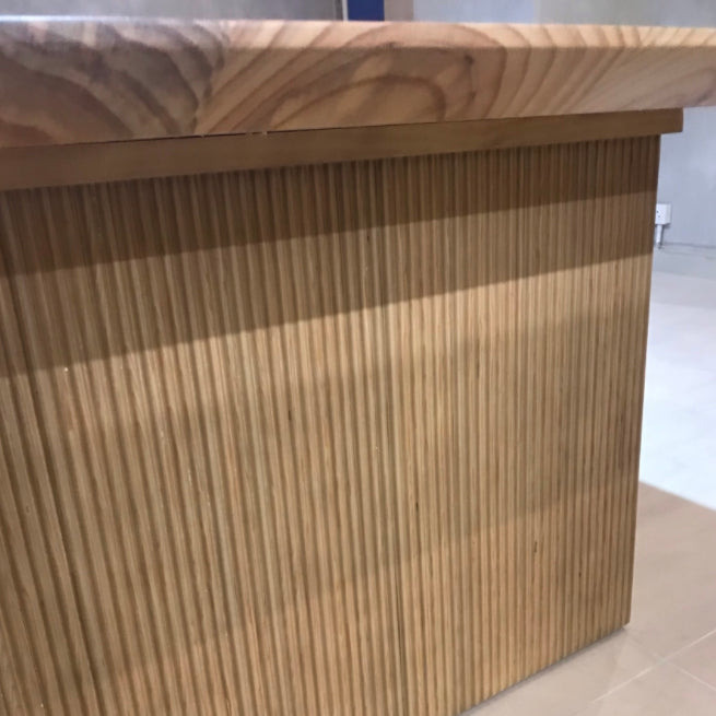 Rechthoekvorm Minimalistische eettafel houten kleur vaste tafel met massief hout