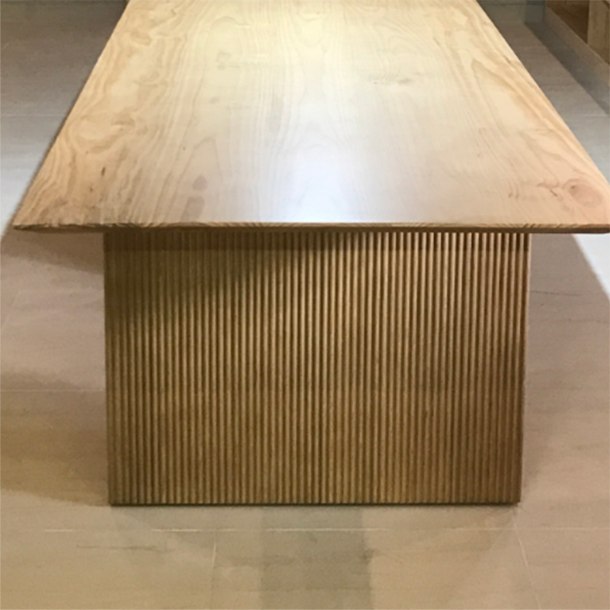 Rechthoekvorm Minimalistische eettafel houten kleur vaste tafel met massief hout