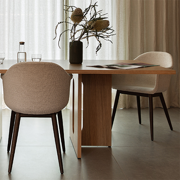 Mesa de comedor rectangular de color madera, mesa de madera maciza, simplicidad con pedestal doble