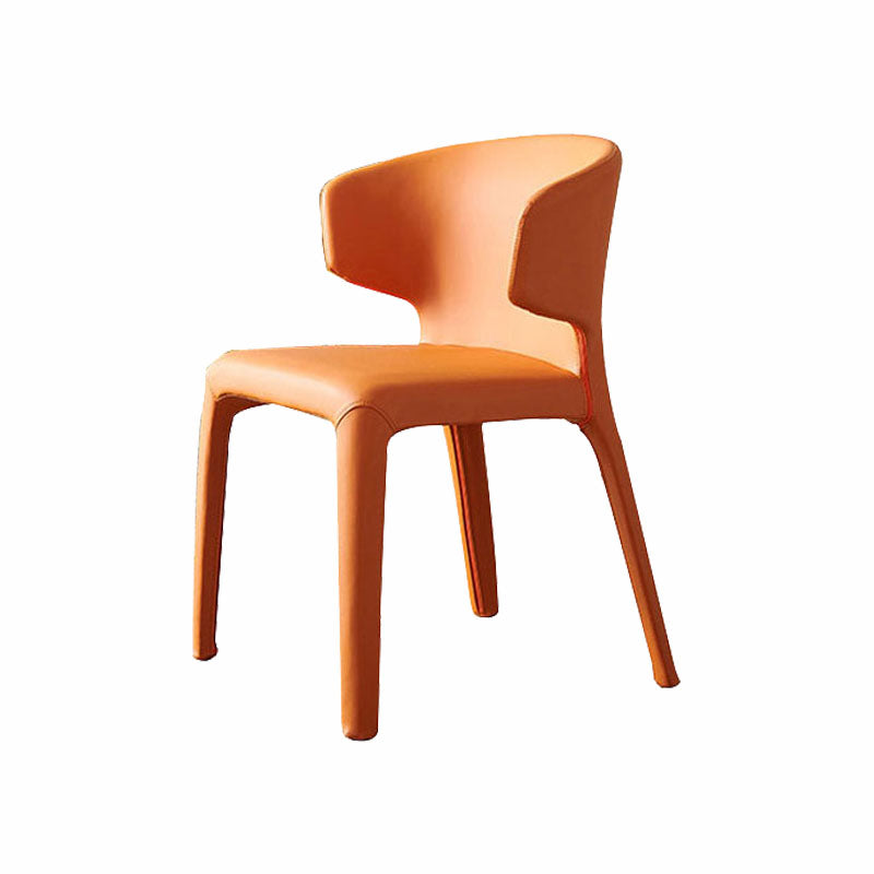 Silla de comedor individual con respaldo sólido y acabado mate de cuero estilo diseñador