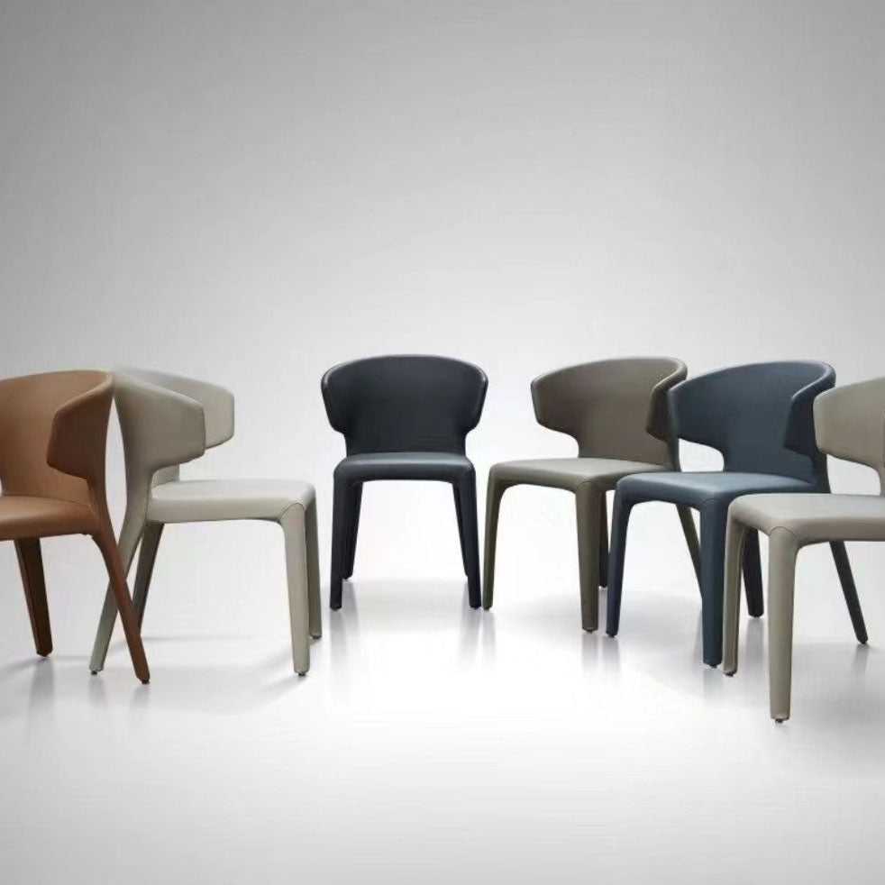 Silla de comedor individual con respaldo sólido y acabado mate de cuero estilo diseñador