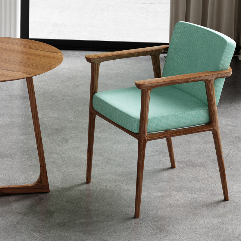Silla de comedor tapizada con respaldo sólido de estilo tradicional para interiores