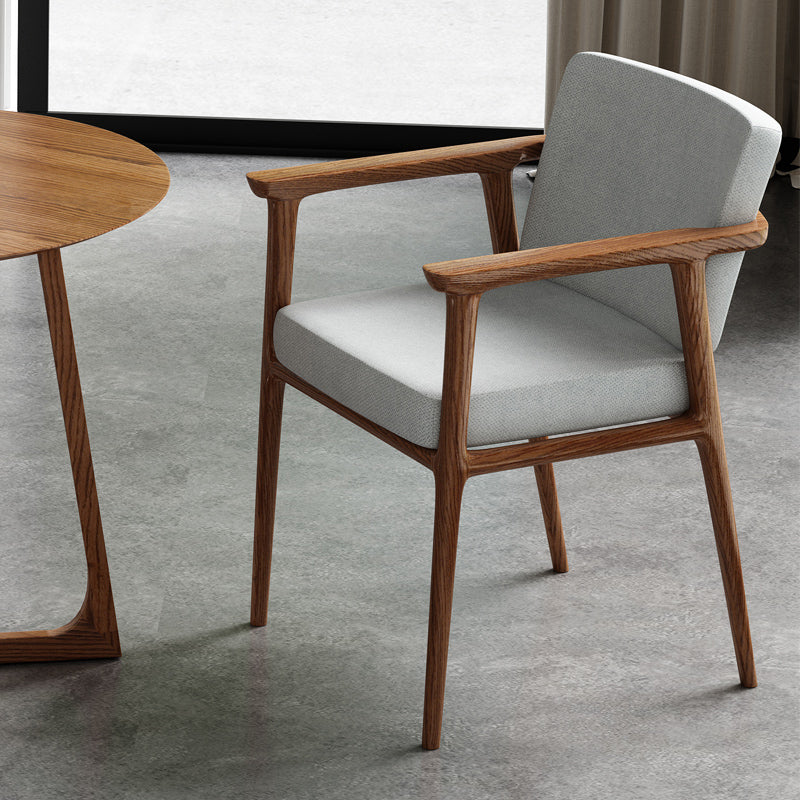 Silla de comedor tapizada con respaldo sólido de estilo tradicional para interiores