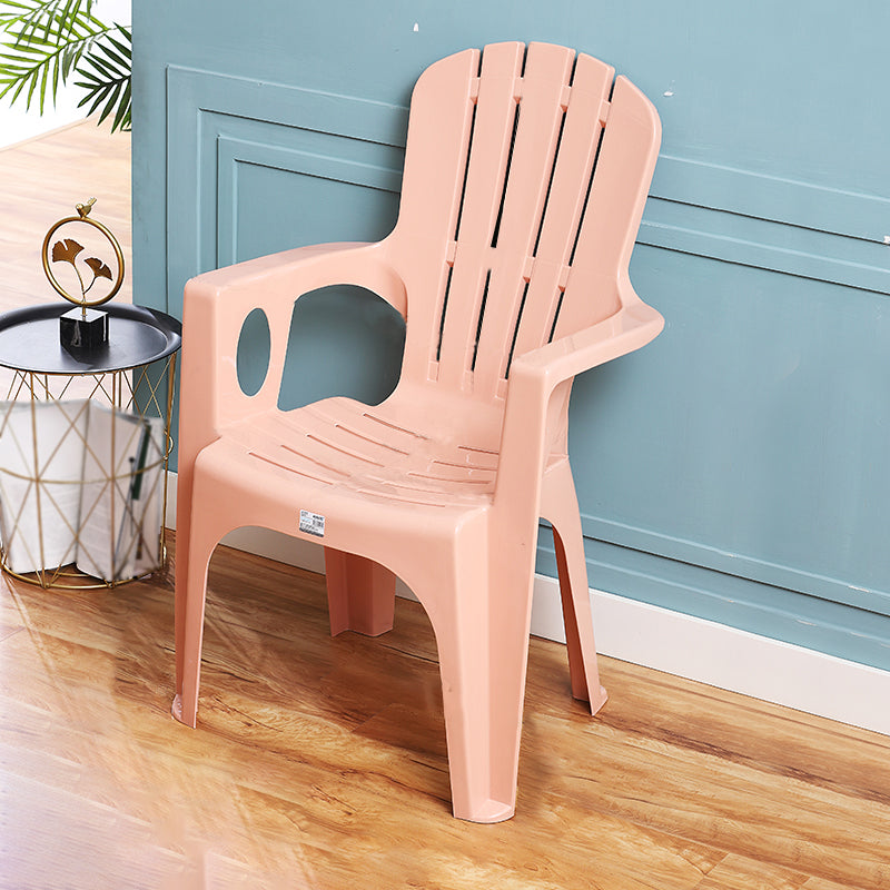 El estilo minimalista que cena el brazo preside la silla lateral apilable del listón plástico para el uso en el hogar