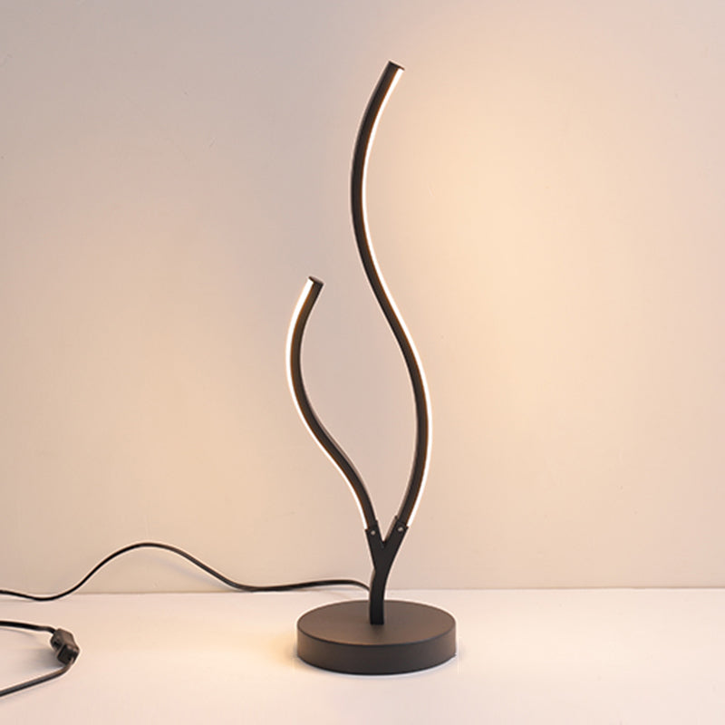 Lampade da tavolo lineari lampade da tavolo da notte in metallo contemporaneo con tonalità acrilica per sala da studio