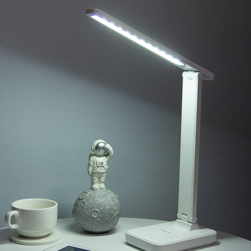 Lampada da tavolo da notte lineare in stile moderno in metallo a 1 luci da comodino