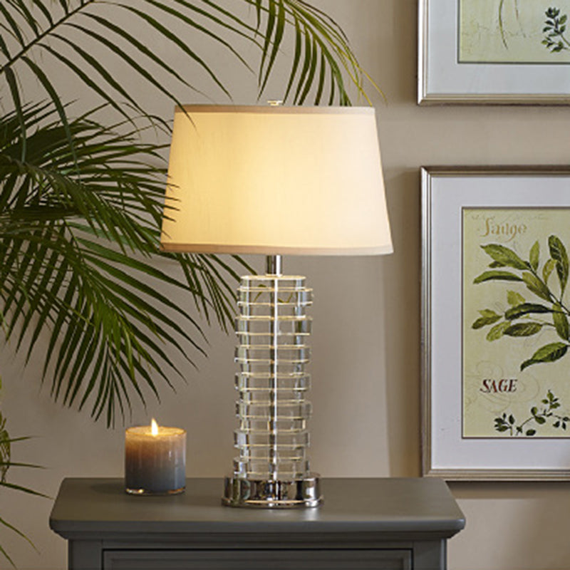 Tapered Fabric Task Lighting Modernist 1 Glühbirnen weiße Leselampe für Wohnzimmer