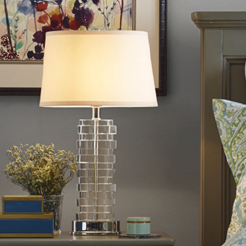 Tapered Fabric Task Lighting Modernist 1 Glühbirnen weiße Leselampe für Wohnzimmer
