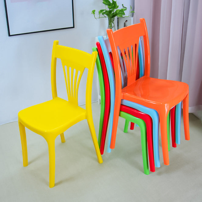 El plástico del estilo contemporáneo que cena la silla sin brazos del brazo del apilamiento de la parte posterior del listón de las sillas