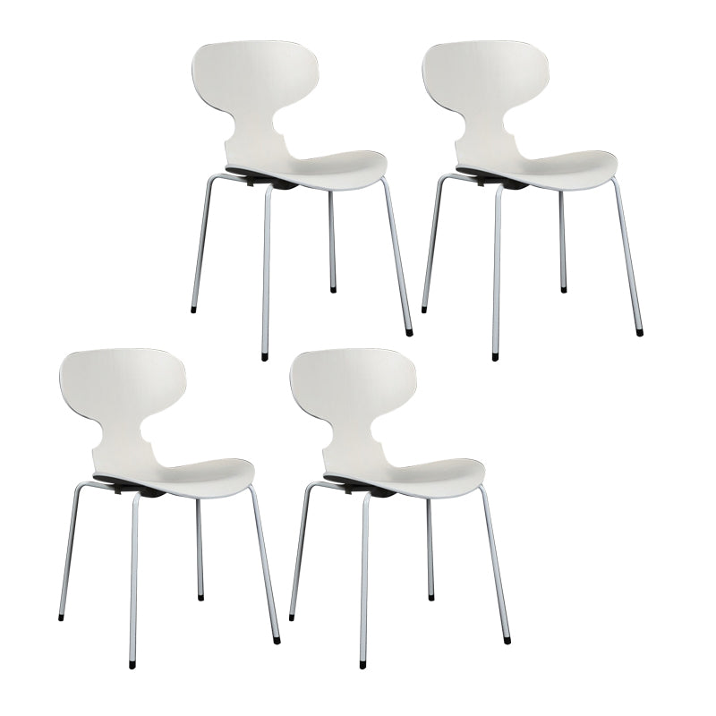 Silla de comedor de madera escandinava con respaldo de orejas y acabado mate (juego de 4)