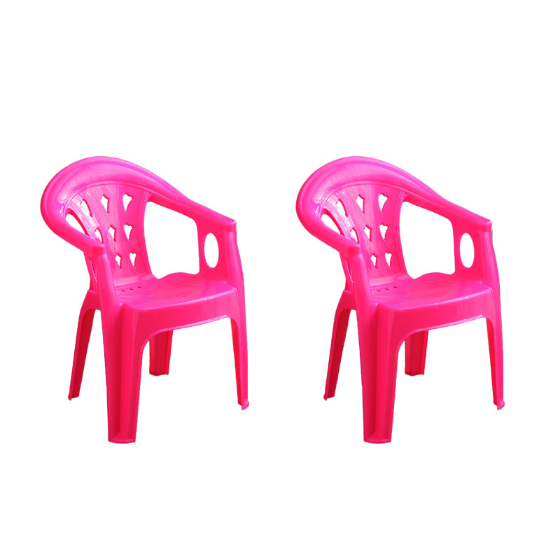 El apilamiento contemporáneo que cena el brazo preside el plástico que cena la silla lateral para el uso en el hogar