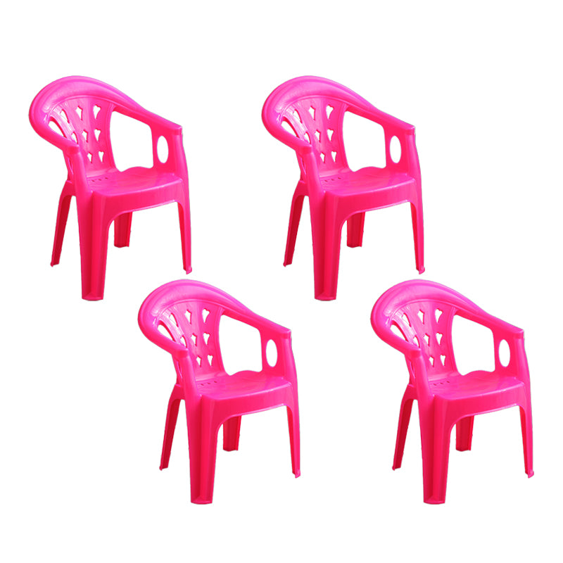 El apilamiento contemporáneo que cena el brazo preside el plástico que cena la silla lateral para el uso en el hogar