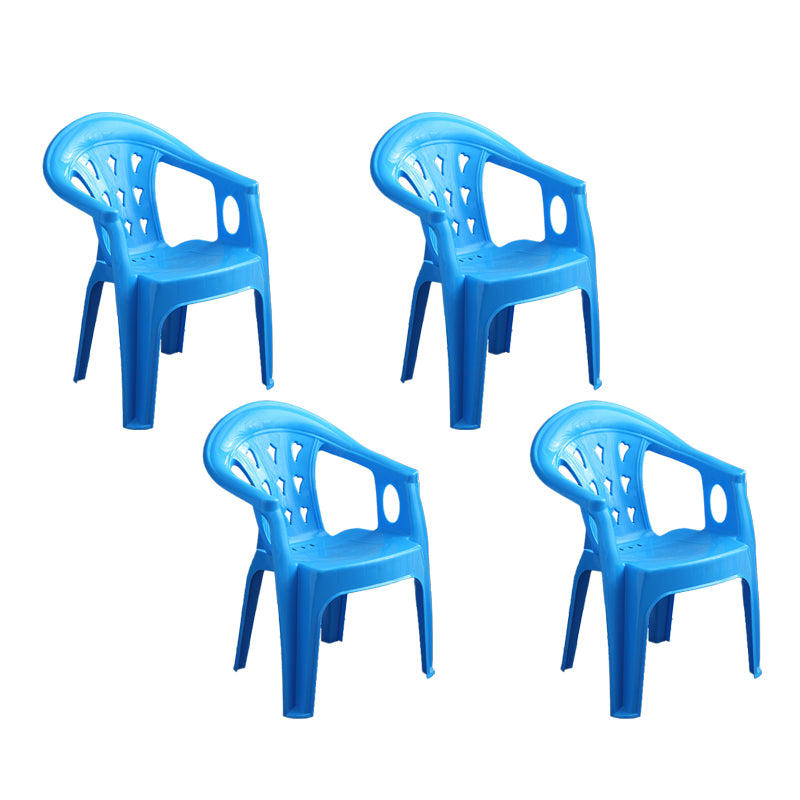 El apilamiento contemporáneo que cena el brazo preside el plástico que cena la silla lateral para el uso en el hogar