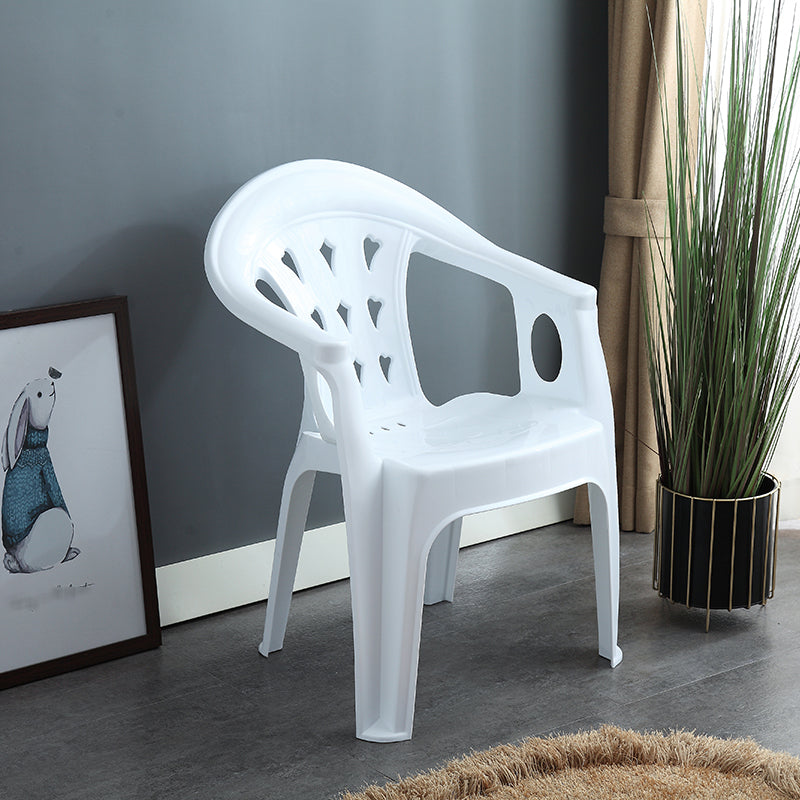 El apilamiento contemporáneo que cena el brazo preside el plástico que cena la silla lateral para el uso en el hogar
