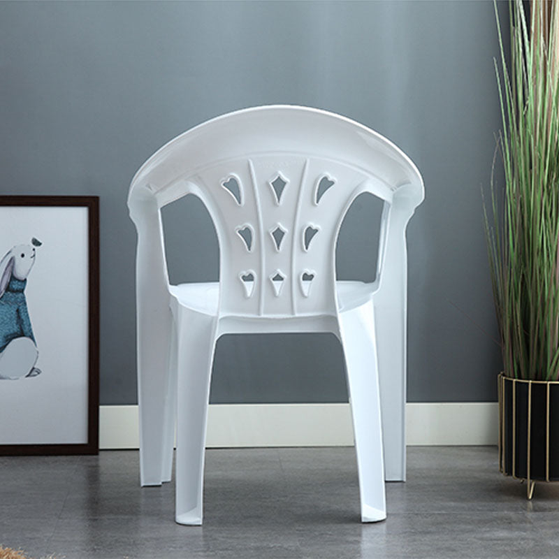 El apilamiento contemporáneo que cena el brazo preside el plástico que cena la silla lateral para el uso en el hogar
