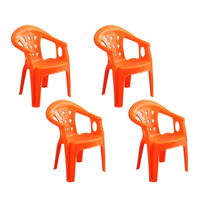 El apilamiento contemporáneo que cena el brazo preside el plástico que cena la silla lateral para el uso en el hogar