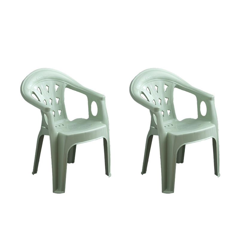 El apilamiento contemporáneo que cena el brazo preside el plástico que cena la silla lateral para el uso en el hogar