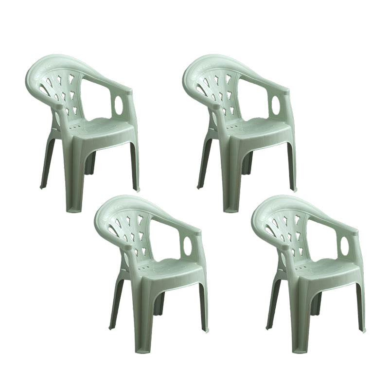 El apilamiento contemporáneo que cena el brazo preside el plástico que cena la silla lateral para el uso en el hogar