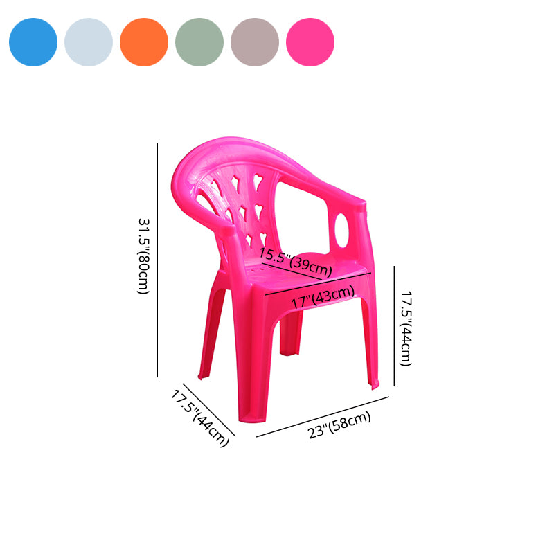 El apilamiento contemporáneo que cena el brazo preside el plástico que cena la silla lateral para el uso en el hogar