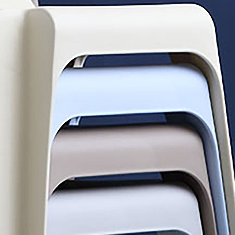 El plástico contemporáneo que cena el lado preside la silla apilable sin brazos de la parte posterior sólida