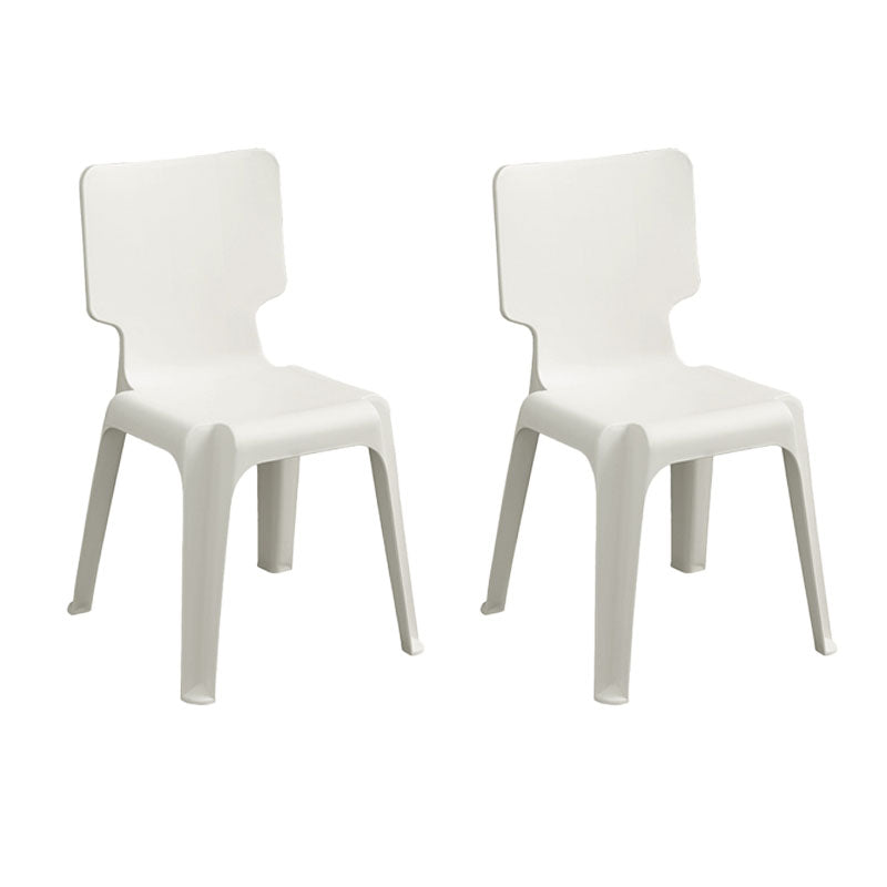 El plástico contemporáneo que cena el lado preside la silla apilable sin brazos de la parte posterior sólida