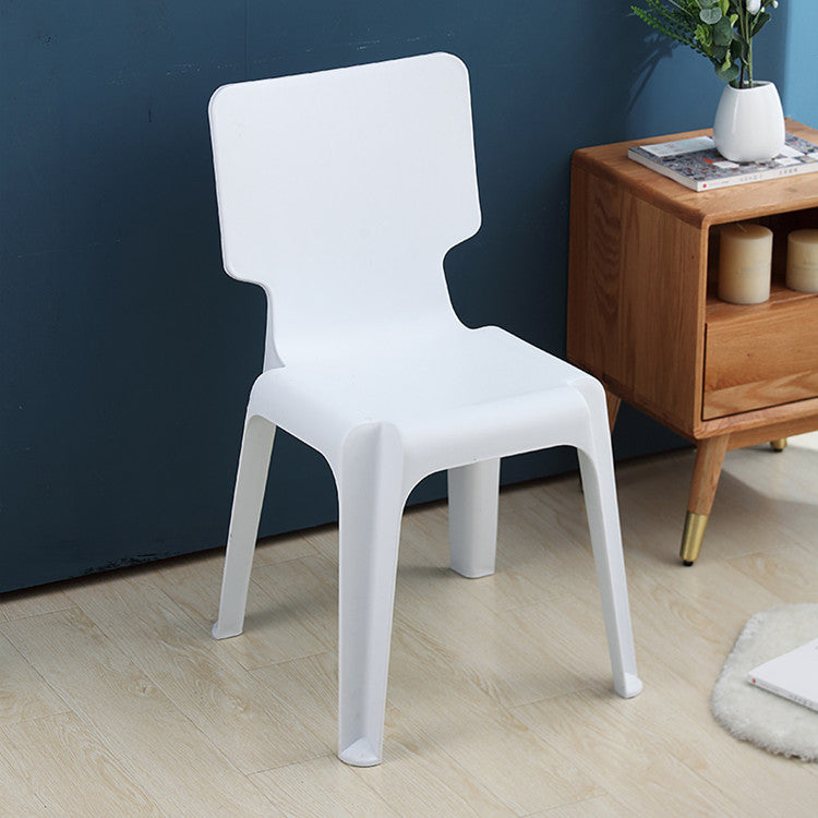 El plástico contemporáneo que cena el lado preside la silla apilable sin brazos de la parte posterior sólida