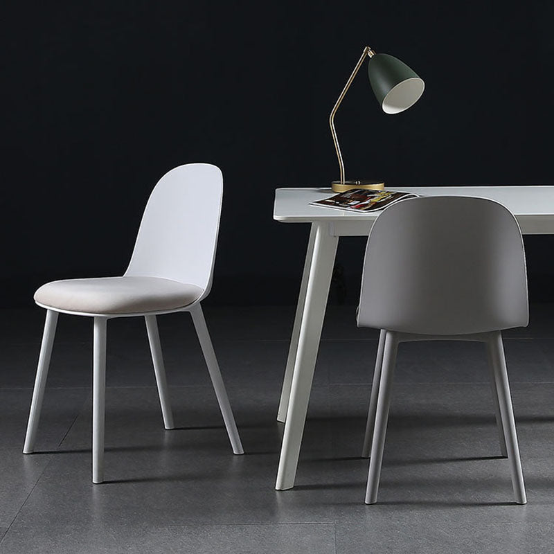 Silla lateral de comedor de plástico de estilo escandinavo, silla sin brazos con respaldo abierto para el hogar