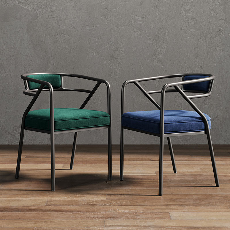 Silla de comedor industrial con respaldo abierto y acabado mate de terciopelo (juego de 2)