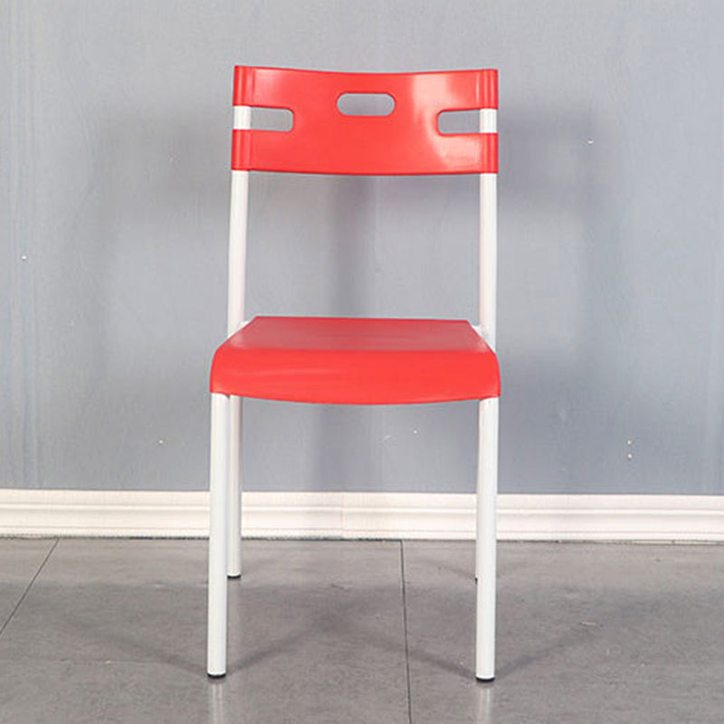 Plástico de estilo minimalista que cena la parte posterior abierta apilable de la silla sin brazos que cena la silla lateral