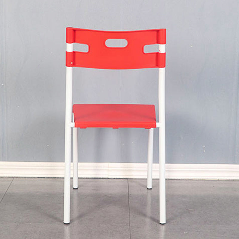 Plástico de estilo minimalista que cena la parte posterior abierta apilable de la silla sin brazos que cena la silla lateral
