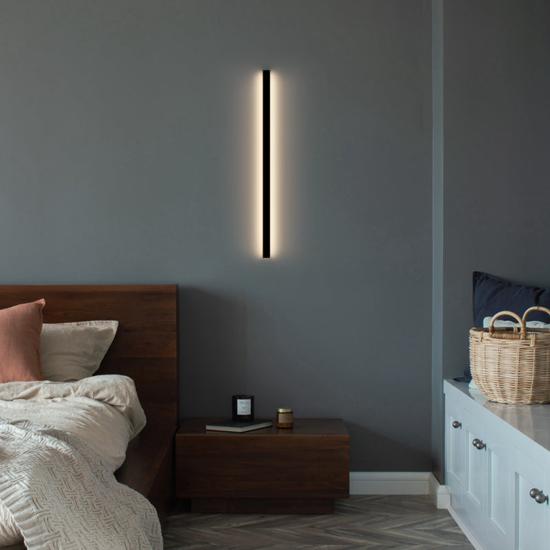 Metal Linear Shade Wall Light Modern Style 1-Light Wall Mounted Light Fixture in Black