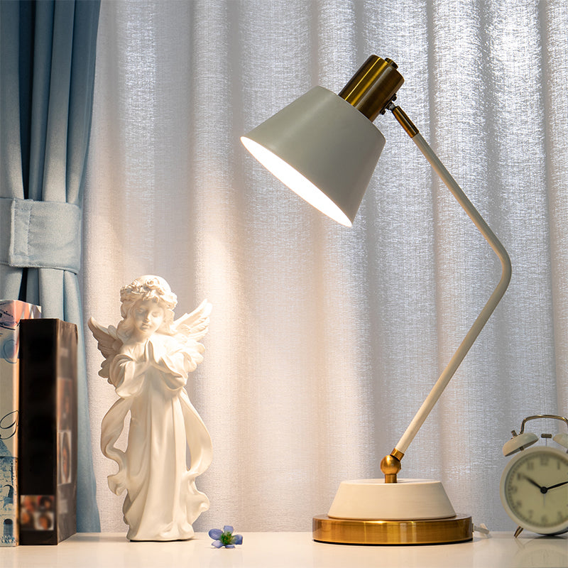 Lumo da tavolo metallico moderno per gli occhi per gli occhi per gli occhi per il salotto della camera da letto dello studio