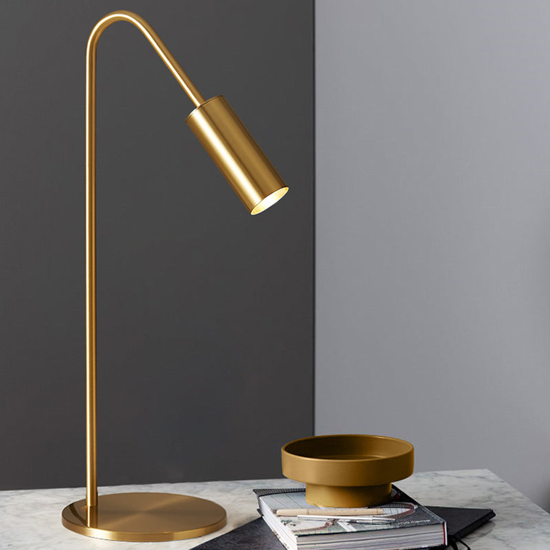Postmoderne tafellamp Minimalistisch metalen LED Night Stand Light voor zitkamer slaapkamer