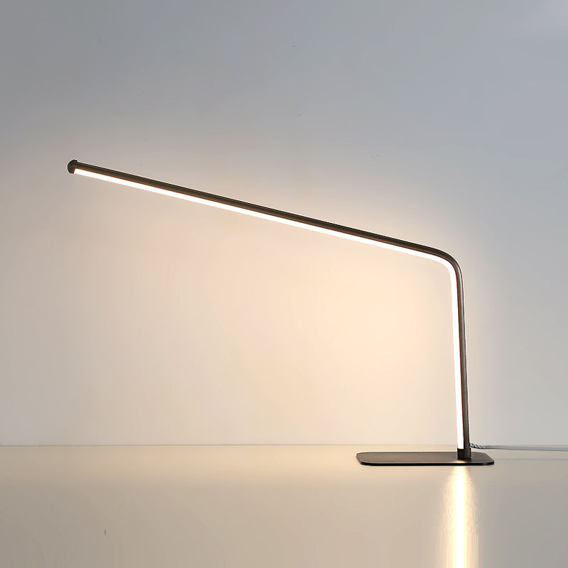 Lampada da tavolo a led in stile nordico Lampada da scrivania in stile moderno per la camera da letto di studio