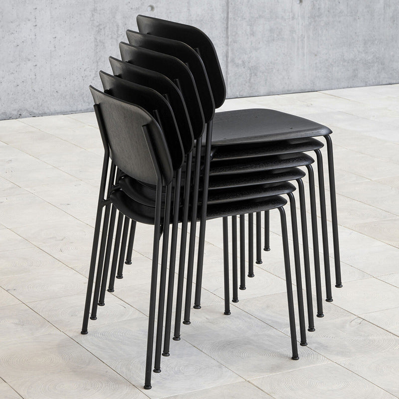 Silla lateral interior industrial, respaldo abierto de madera con patas de metal, silla de comedor