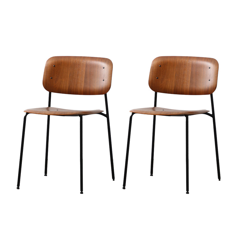 Chaise d'intérieur industrielle avec dossier ouvert en bois et pieds en métal, chaise de salle à manger