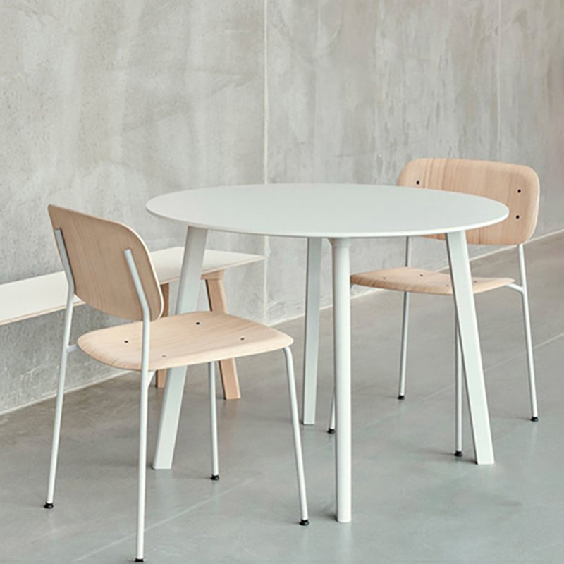 Chaise d'intérieur industrielle avec dossier ouvert en bois et pieds en métal, chaise de salle à manger