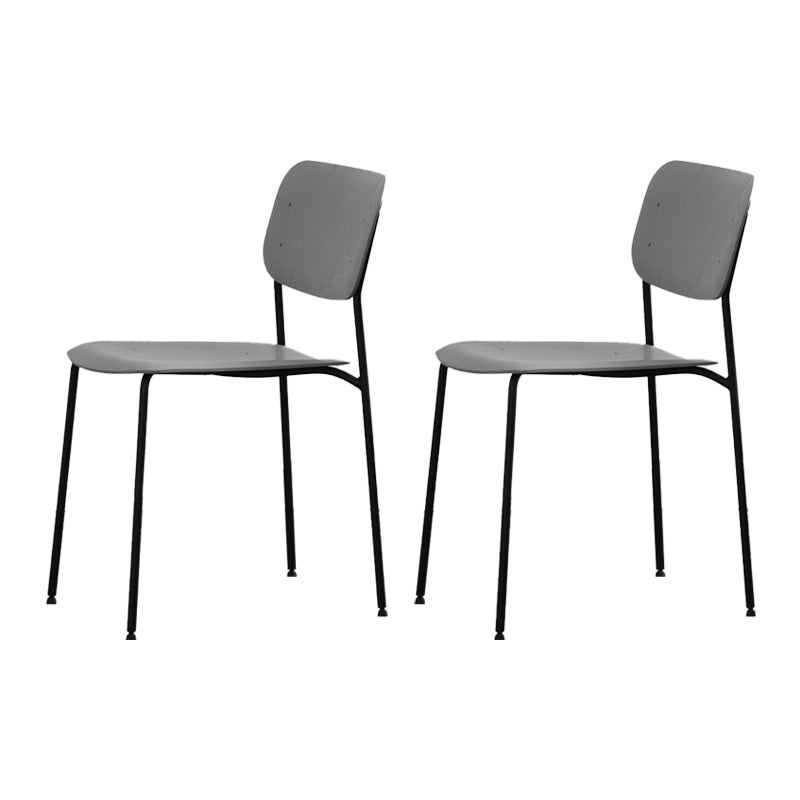 Chaise d'intérieur industrielle avec dossier ouvert en bois et pieds en métal, chaise de salle à manger