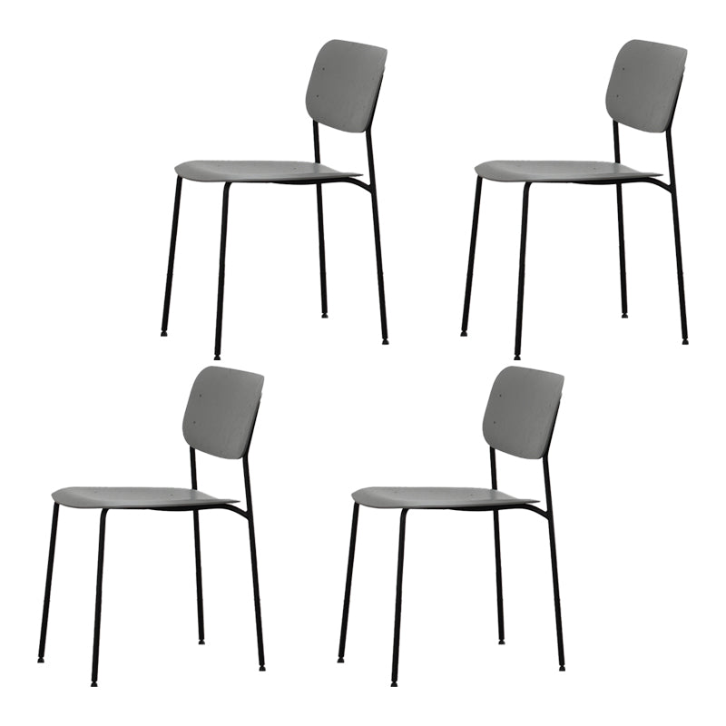 Chaise d'intérieur industrielle avec dossier ouvert en bois et pieds en métal, chaise de salle à manger