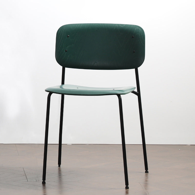 Chaise d'intérieur industrielle avec dossier ouvert en bois et pieds en métal, chaise de salle à manger