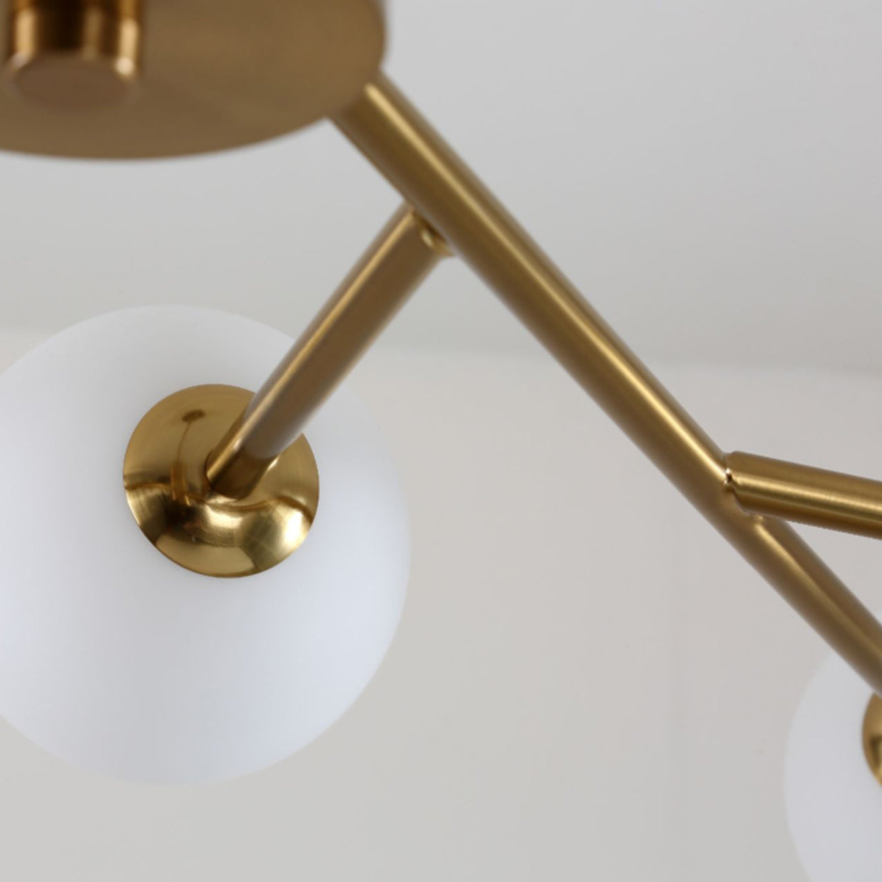 Modern Chandelier Light Fixtures Multi-Head Suspension Pendant Lamp with Glass Shade