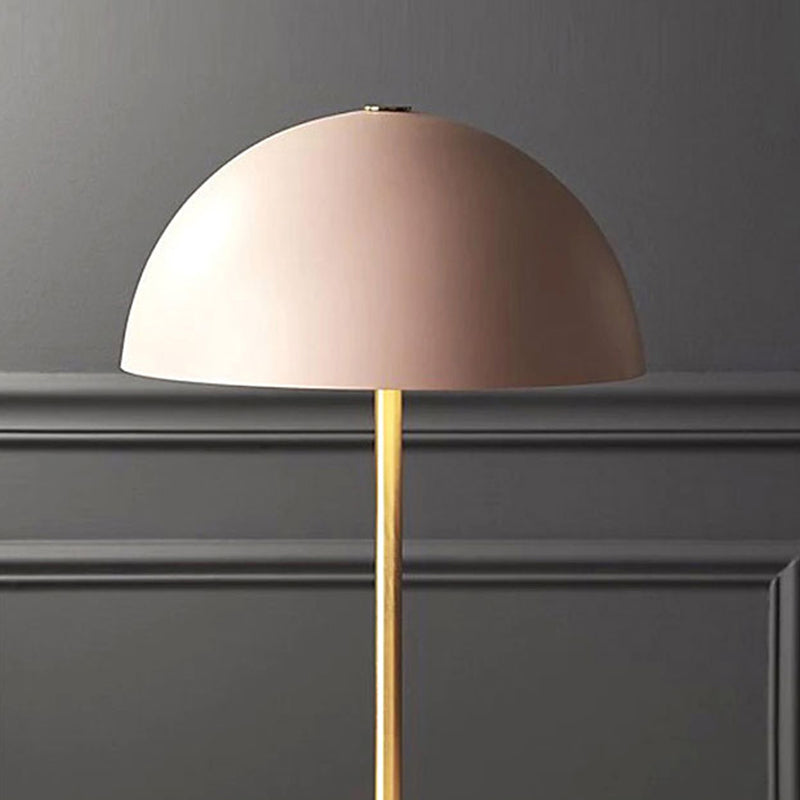 Lampada da tavolo moderna e premurosa lampada da scrivania metallica per il salotto della camera da letto dello studio