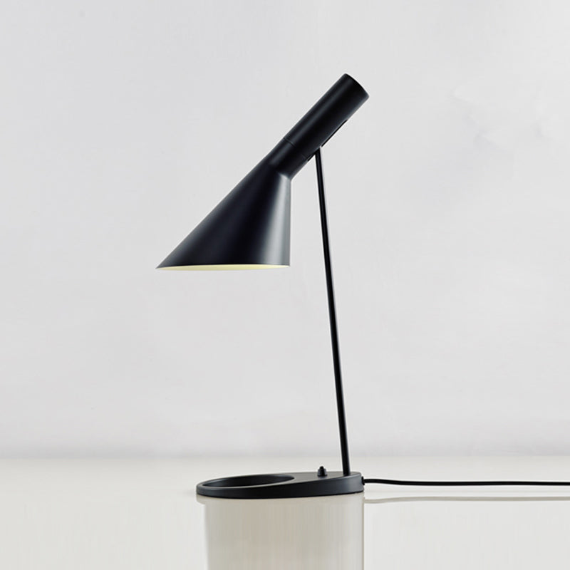 Moderni lampada da tavolo geometrica lampada da scrivania in metallo per soggiorno camera da letto