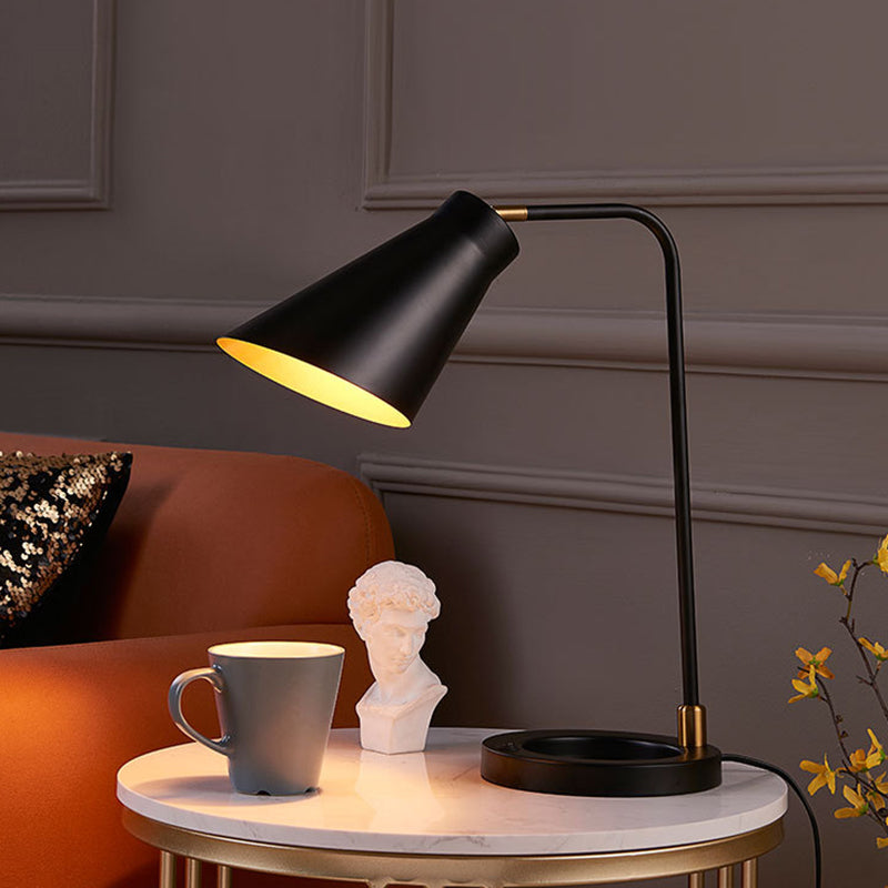 Lampada da scrivania moderna Funzione illuminazione da tavolo metallico per il salotto della camera da letto dello studio